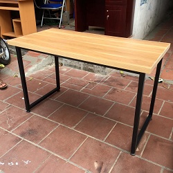 bàn  khung sắt mặt gỗ kích thước 120x60x75cm