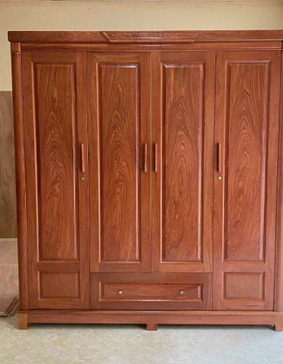 Mẫu tủ quần áo gỗ tự nhiên 4 cánh bằng gỗ hương đá giá rẻ TQA160