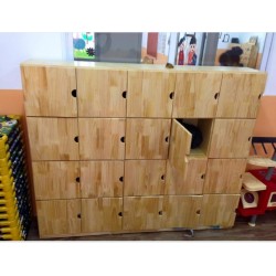 Tủ gỗ đựng ba lô cho bé mầm non TMN01